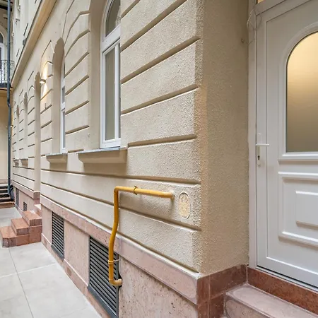 Opera Corso Daire *